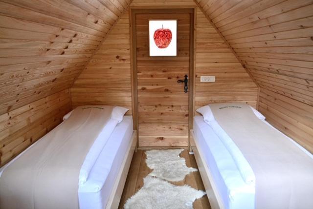 Отель Glamping Naselje Zeleni Turizem Makole Экстерьер фото