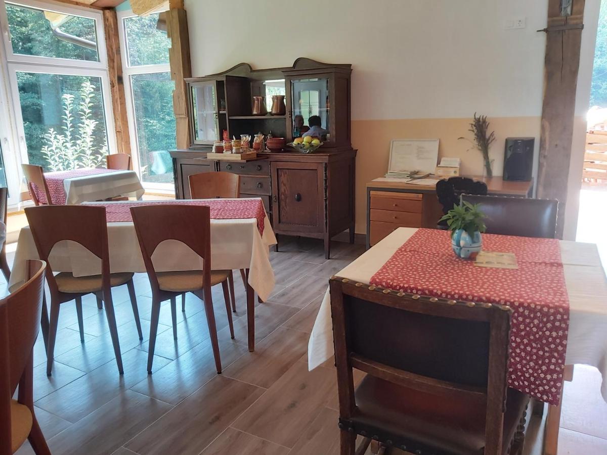 Отель Glamping Naselje Zeleni Turizem Makole Экстерьер фото